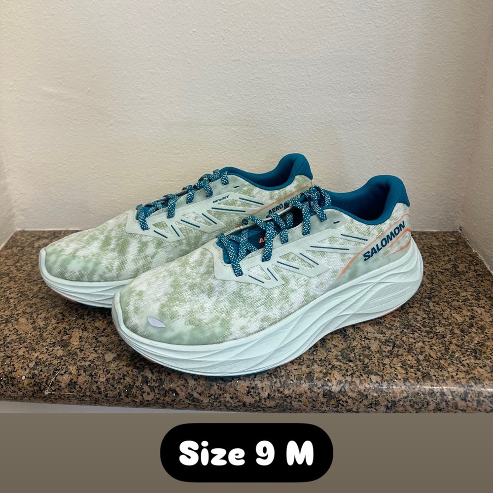 NEW Salomon Athletic Shoes in Green and Teal